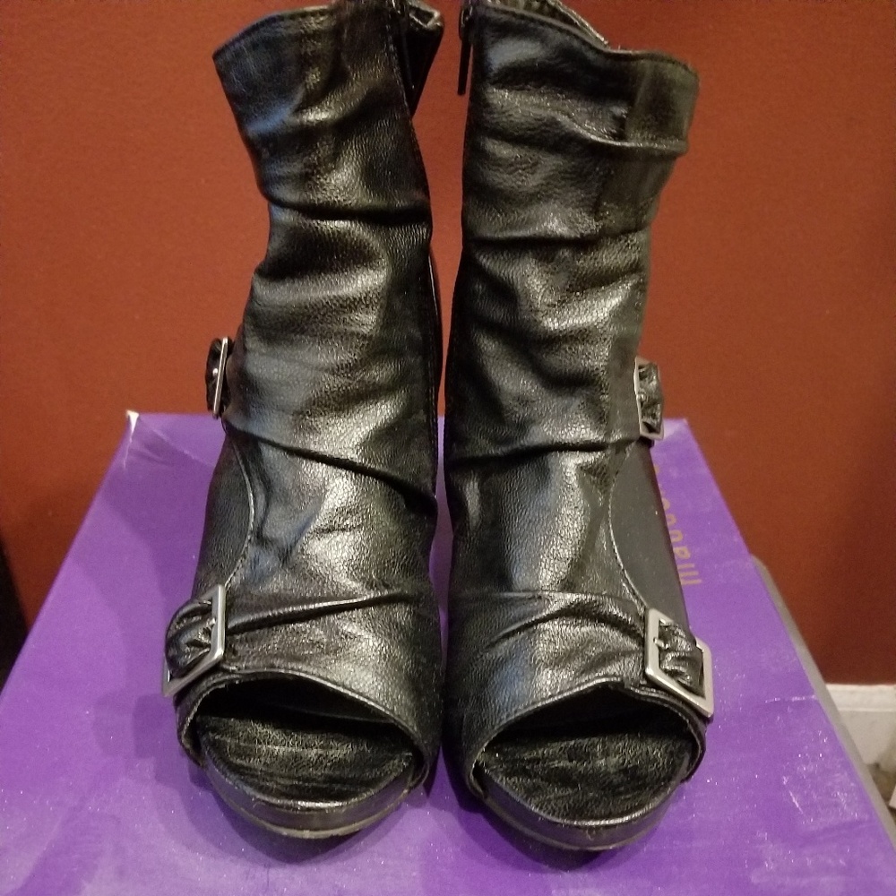 Madden Girl Kendraa peep toe bootie